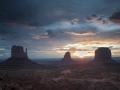 The-3-Mittens-Monument-Valley-Sunrise-USA_et